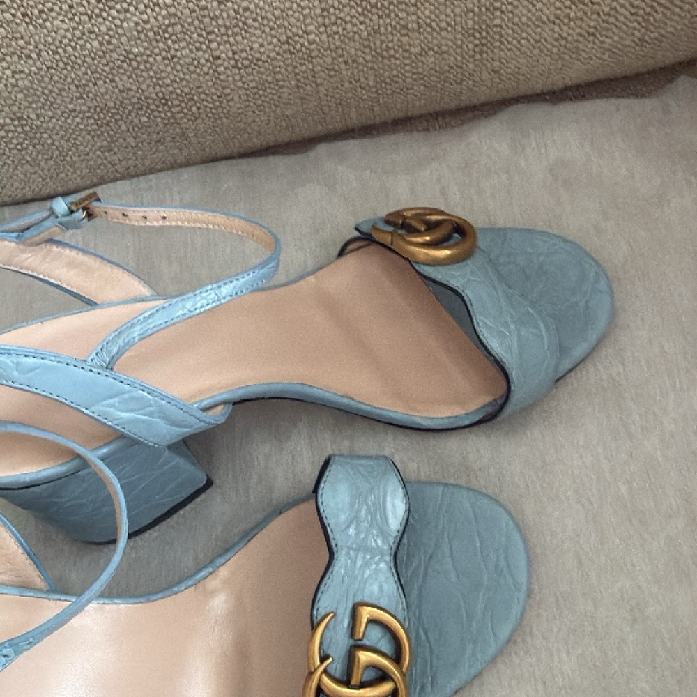 Gucci Light Blue Heels with Gold Logo - Picture 5 of 5